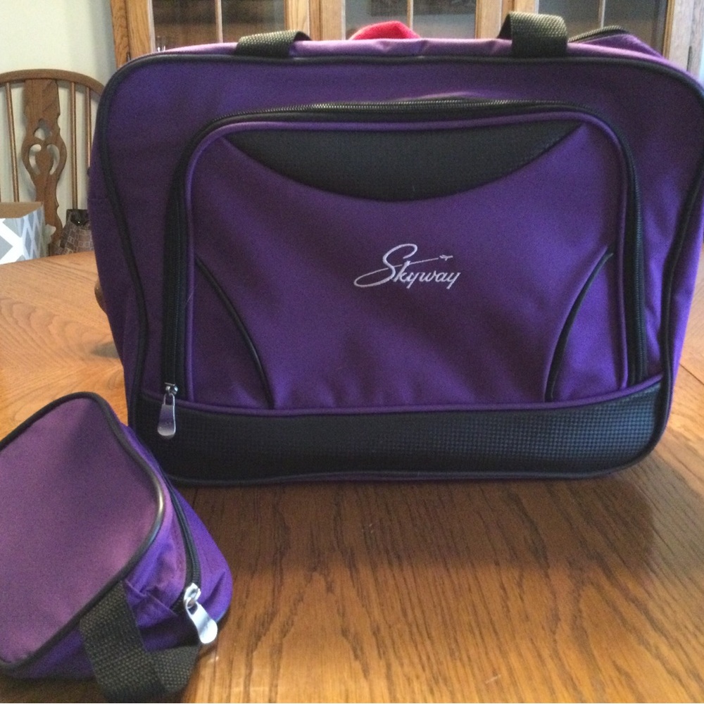 New Skyway Crossbody Shoulder Carry On & Toiletries Bag